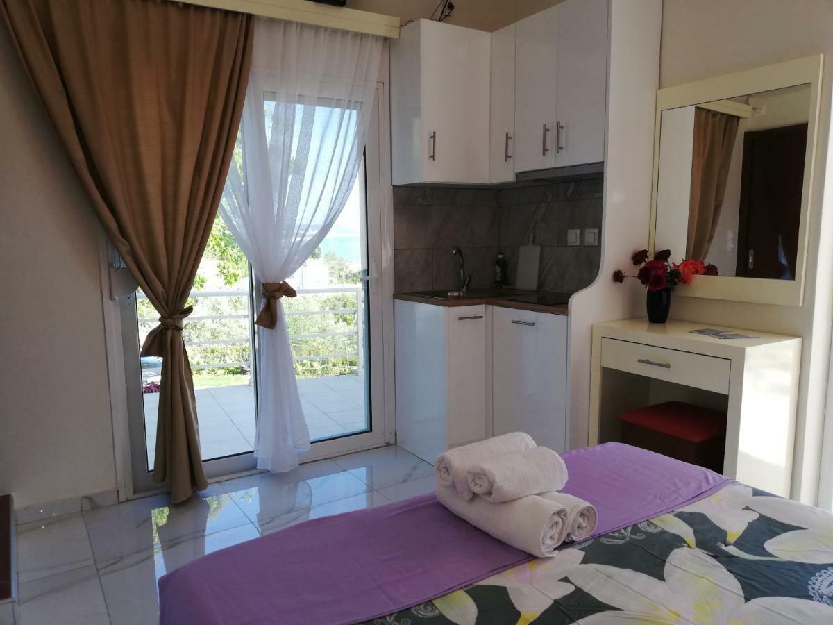 Spiros Rooms Kastrosikia Exterior foto